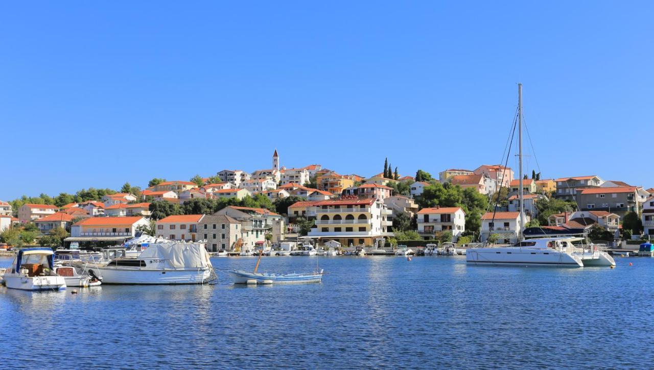 Apartments By The Sea Seget Vranjica, Trogir - 1038 Eksteriør billede