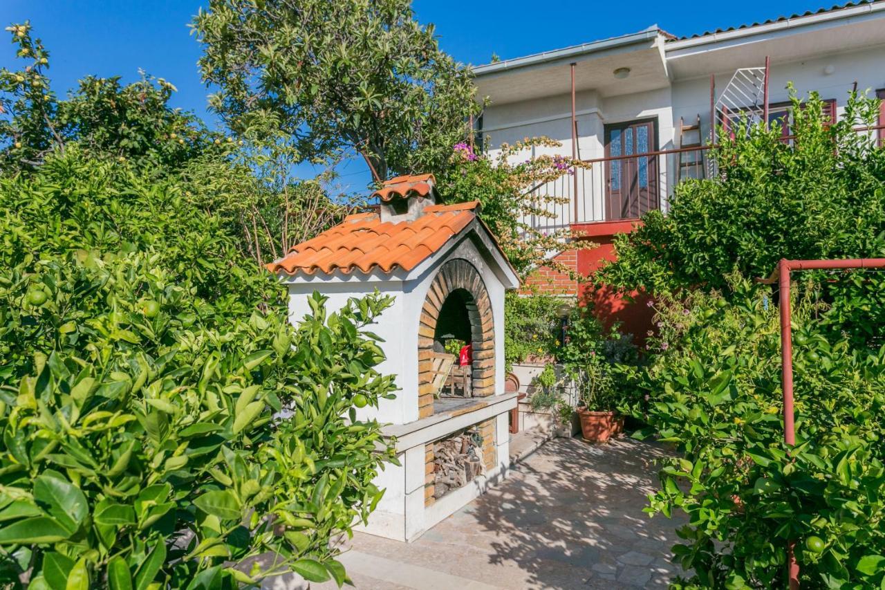 Apartments By The Sea Seget Vranjica, Trogir - 1038 Eksteriør billede