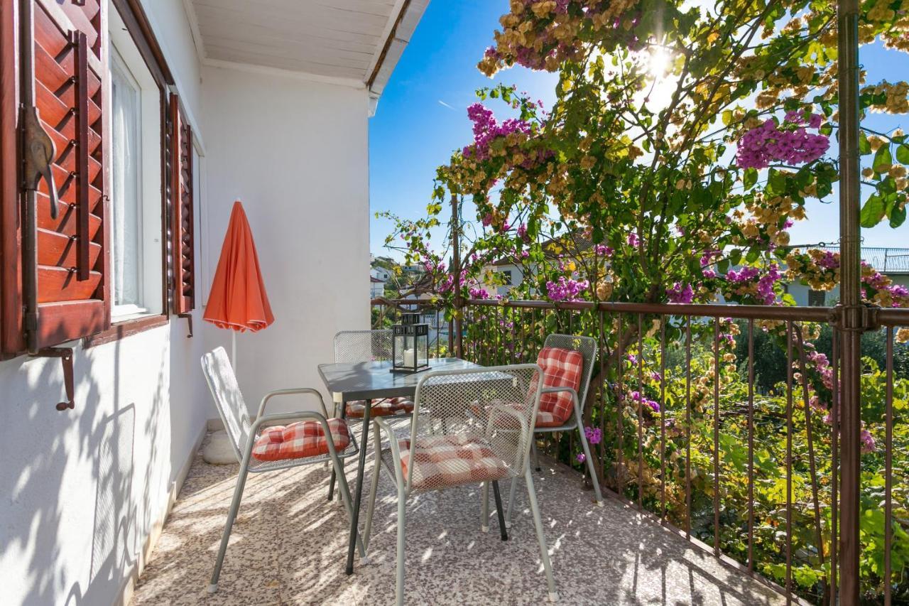 Apartments By The Sea Seget Vranjica, Trogir - 1038 Eksteriør billede