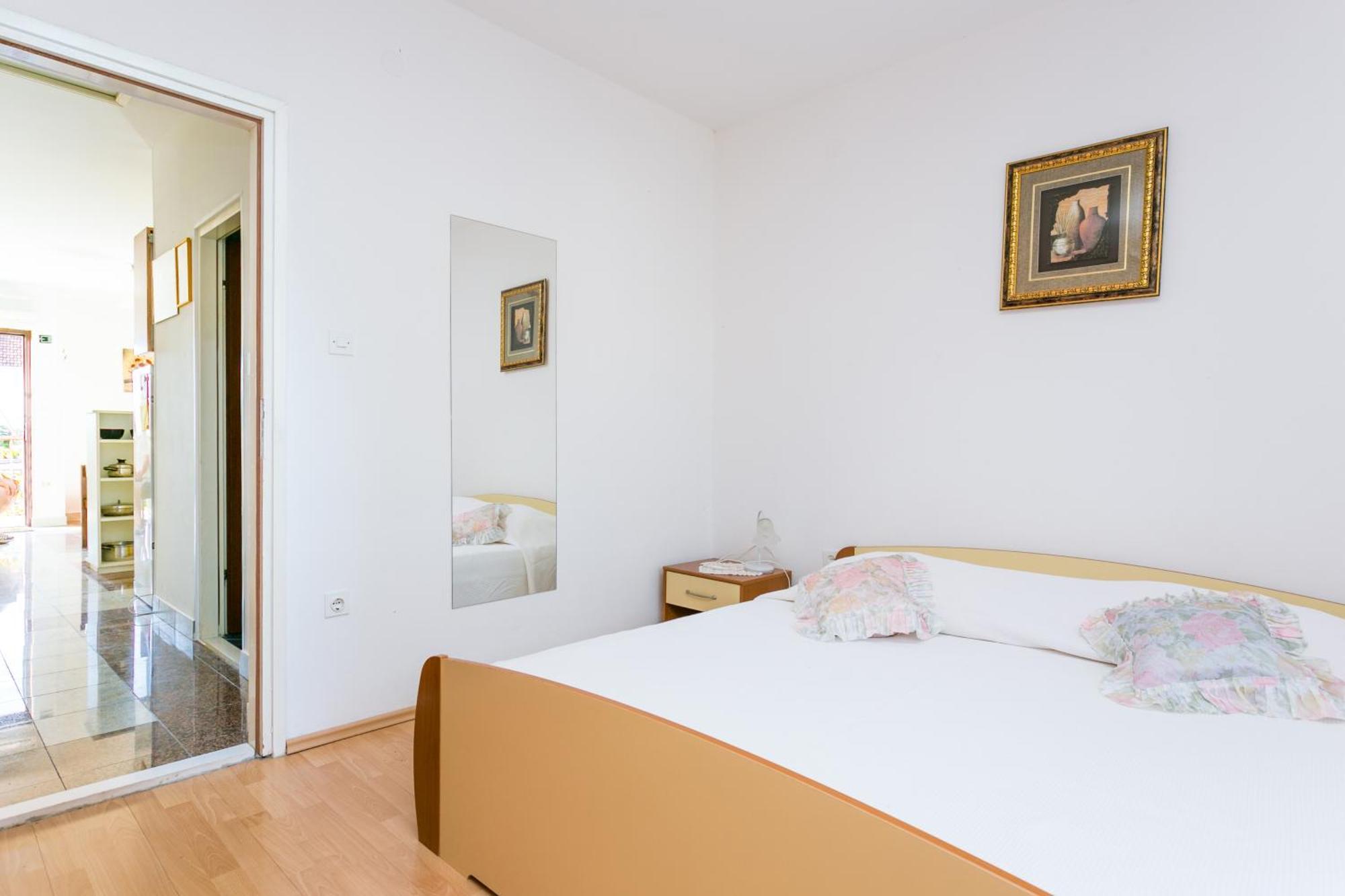 Apartments By The Sea Seget Vranjica, Trogir - 1038 Værelse billede